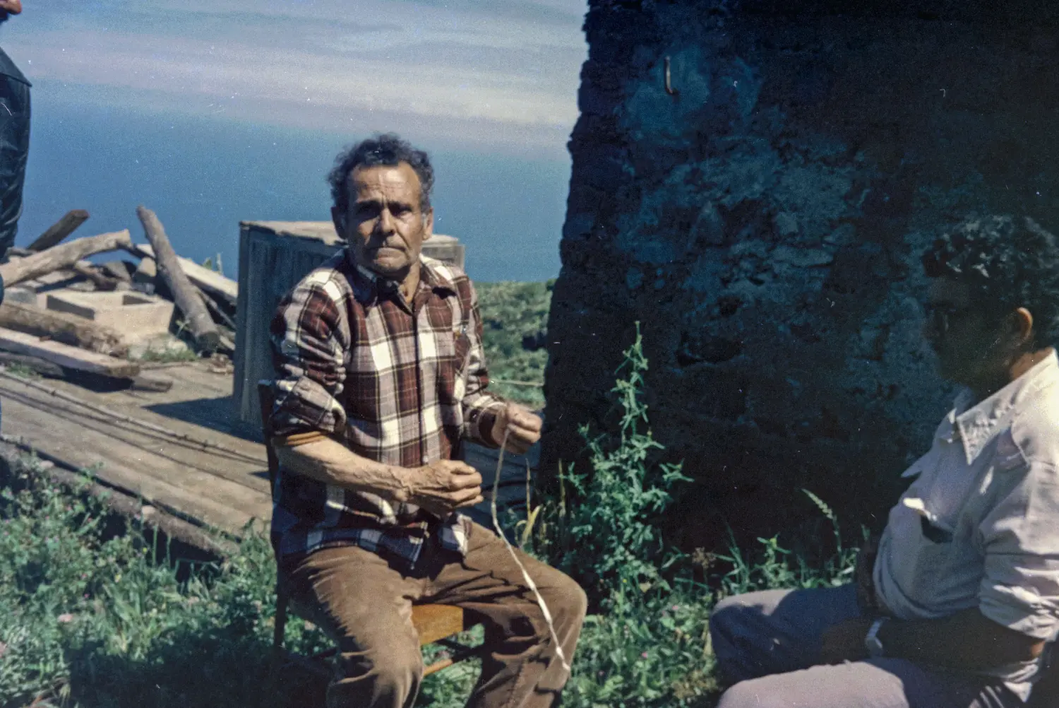 Curando empacho o padrejón.